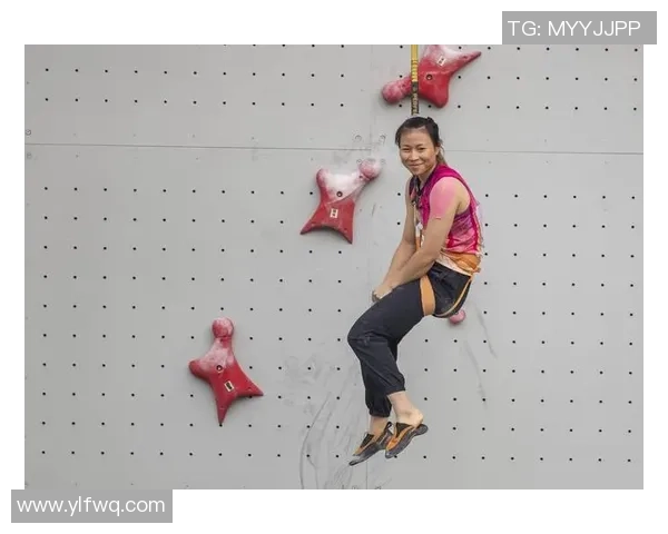 重庆攀岩队在世界滑板锦标赛中的逆袭之旅展现了勇气与坚持的精神 重庆攀岩队在世界滑板锦标赛中的逆袭之旅展现了勇气与坚持的精神